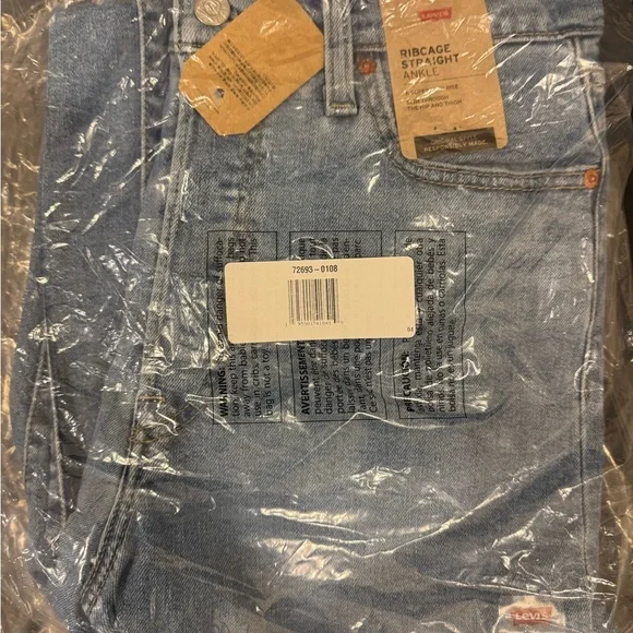 Bundle 11 pairs of NWT size 29 women’s Levi’s jeans